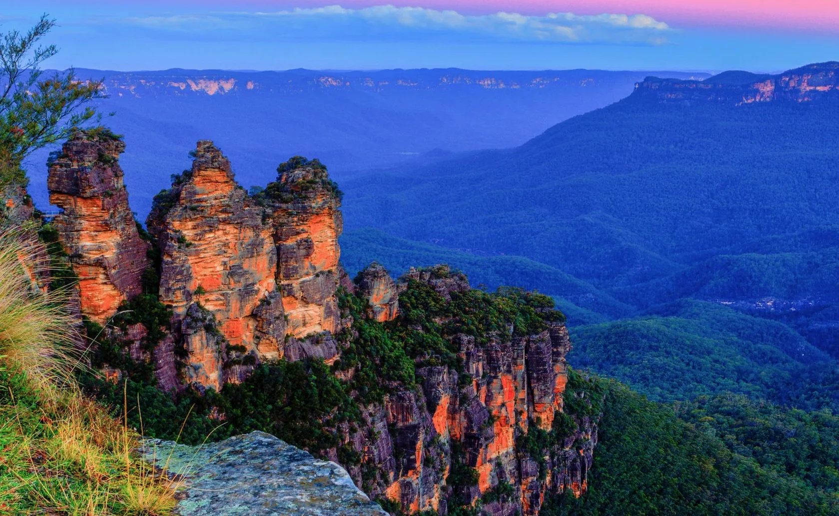 AVMO Negoce | Explore the Majestic Blue Mountains: Top Attractions & Adventure Guide