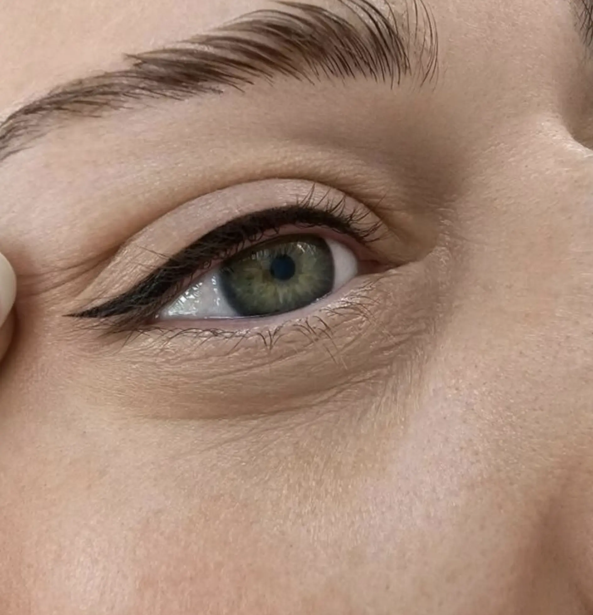 permanent eyeliner touch up